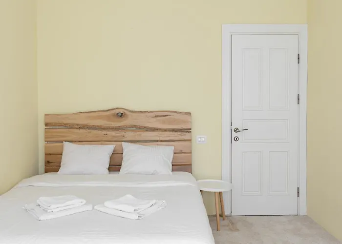 Cranta Hillside Apartment *