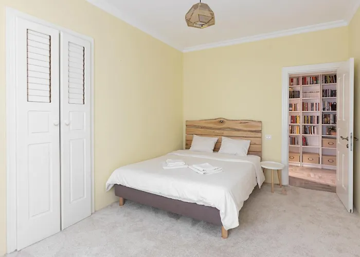 Cranta Hillside Apartment *